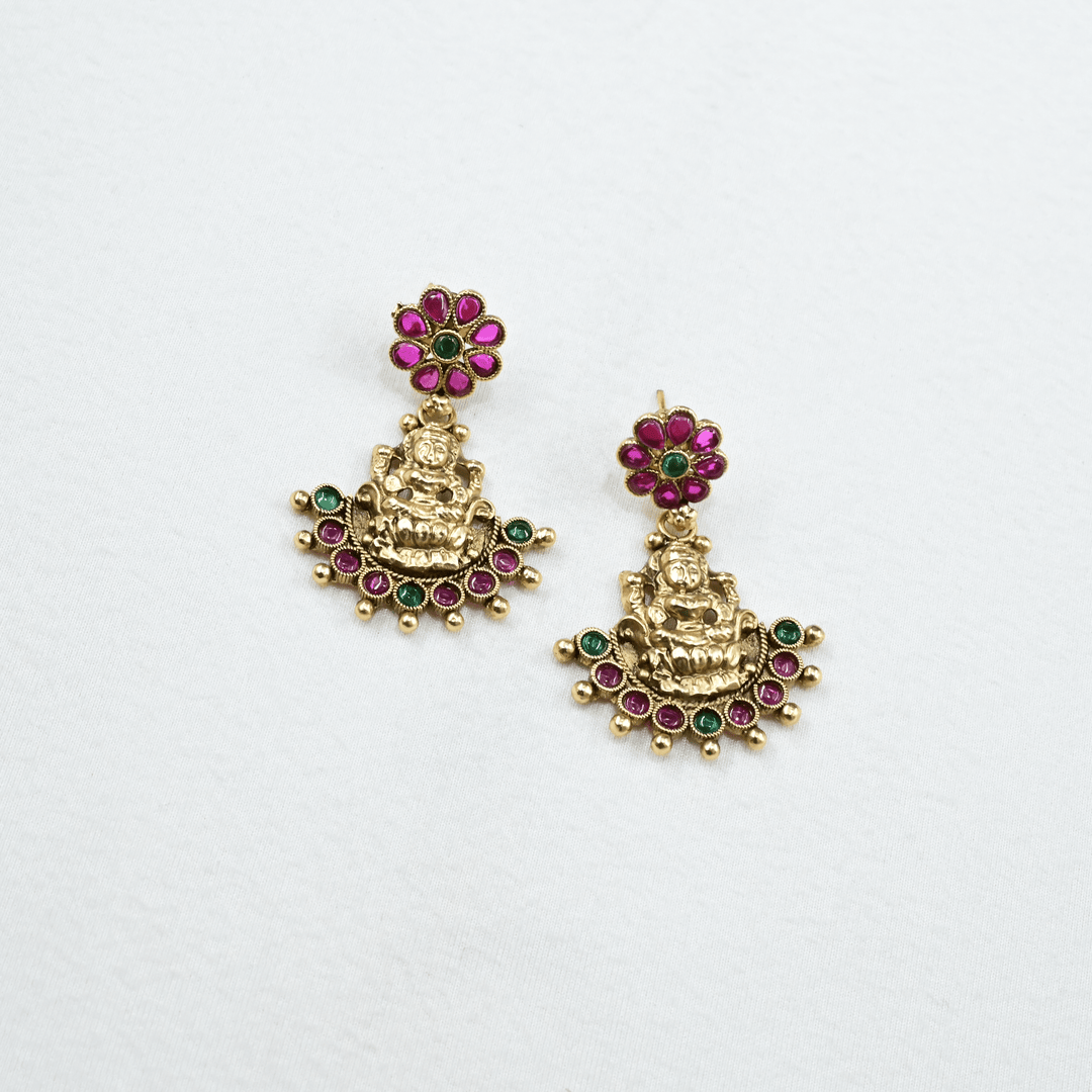 Temple Lakshmi Kaasu Short Necklace Set